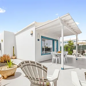 https://caserones-04.in-canary-islands.com